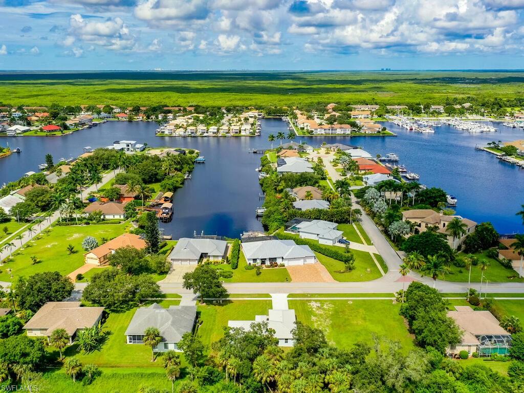 THE CAYS - Residential