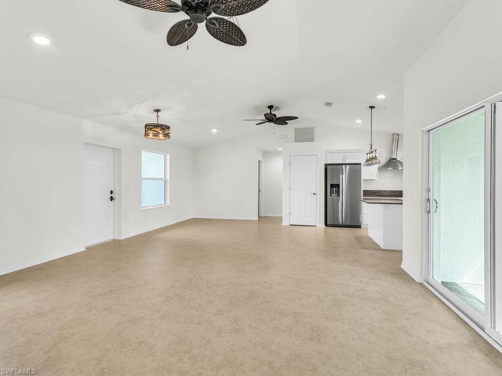 THE CAYS - Residential