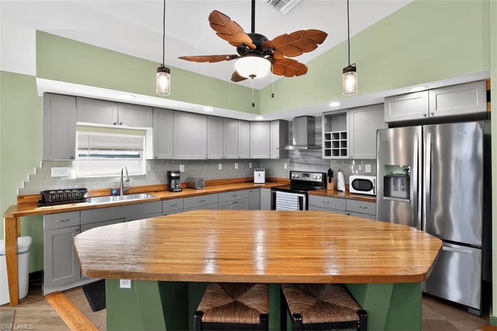 CARRIAGE HOMES AT WOODS EDGE - Residential