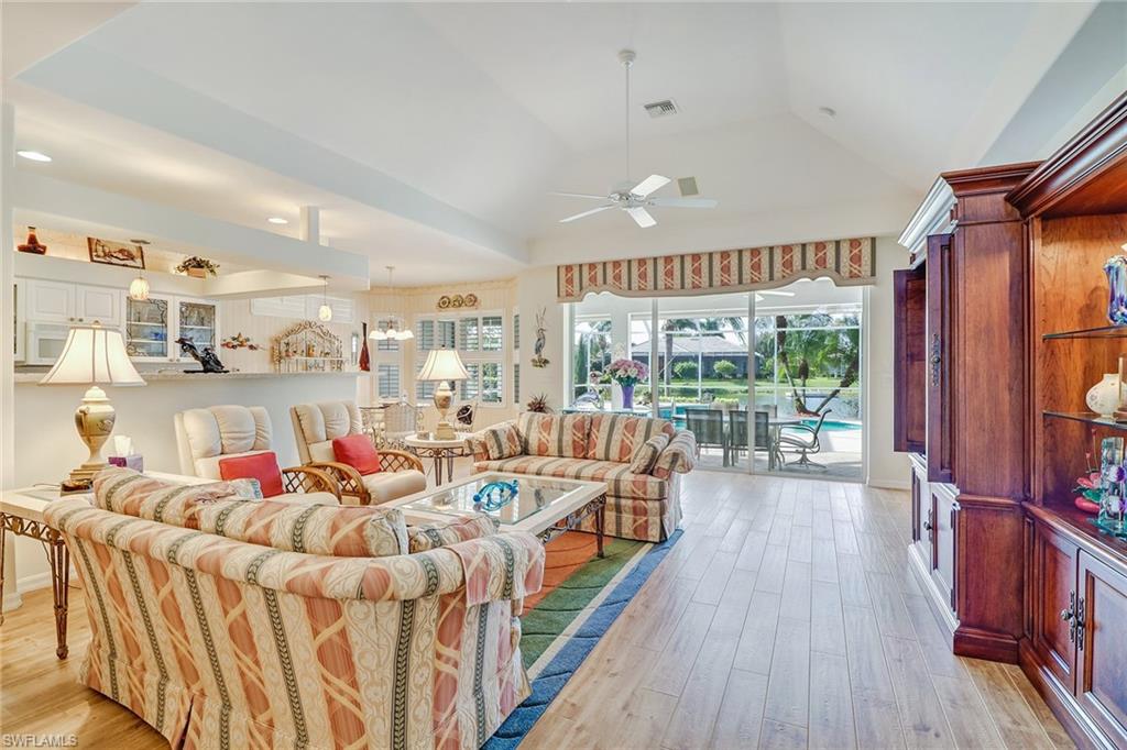 LONGSHORE LAKE - Residential