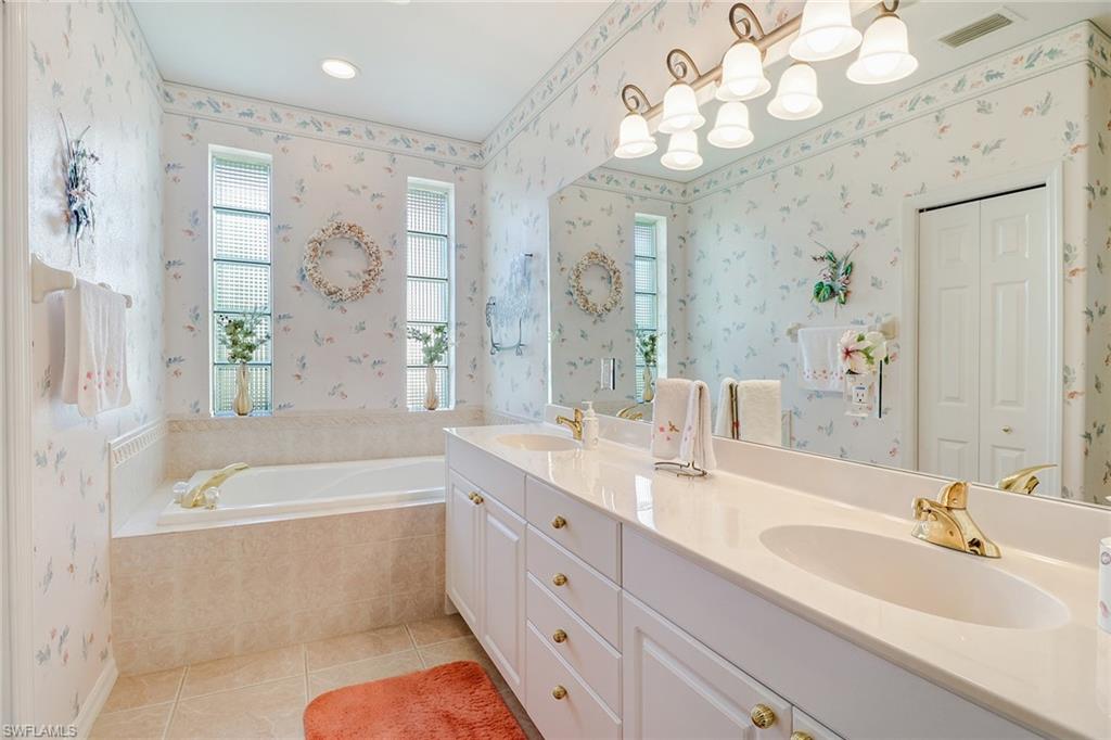 LONGSHORE LAKE - Residential