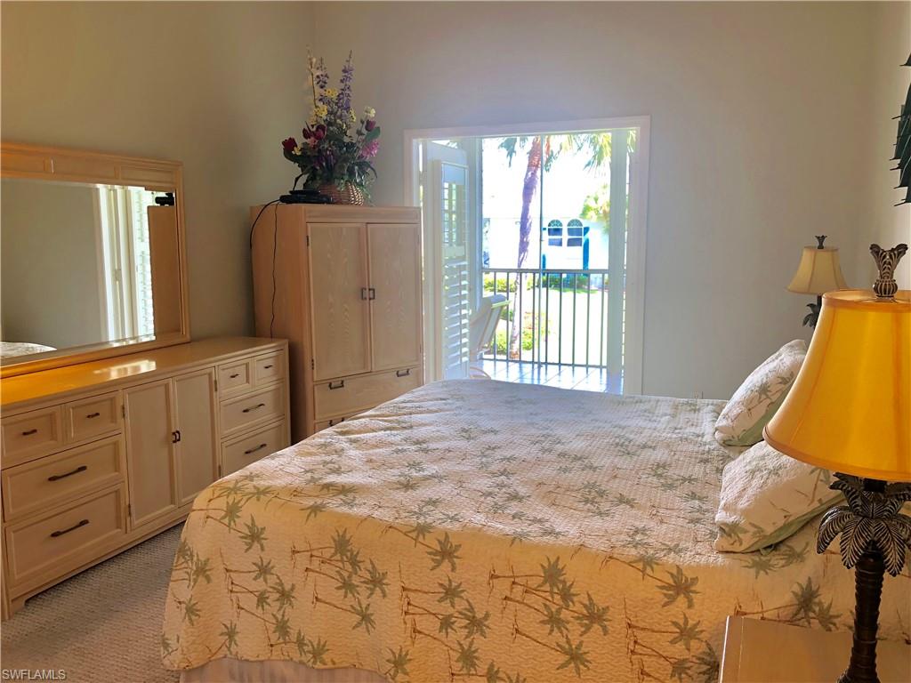 TWELVE OAKS - Residential