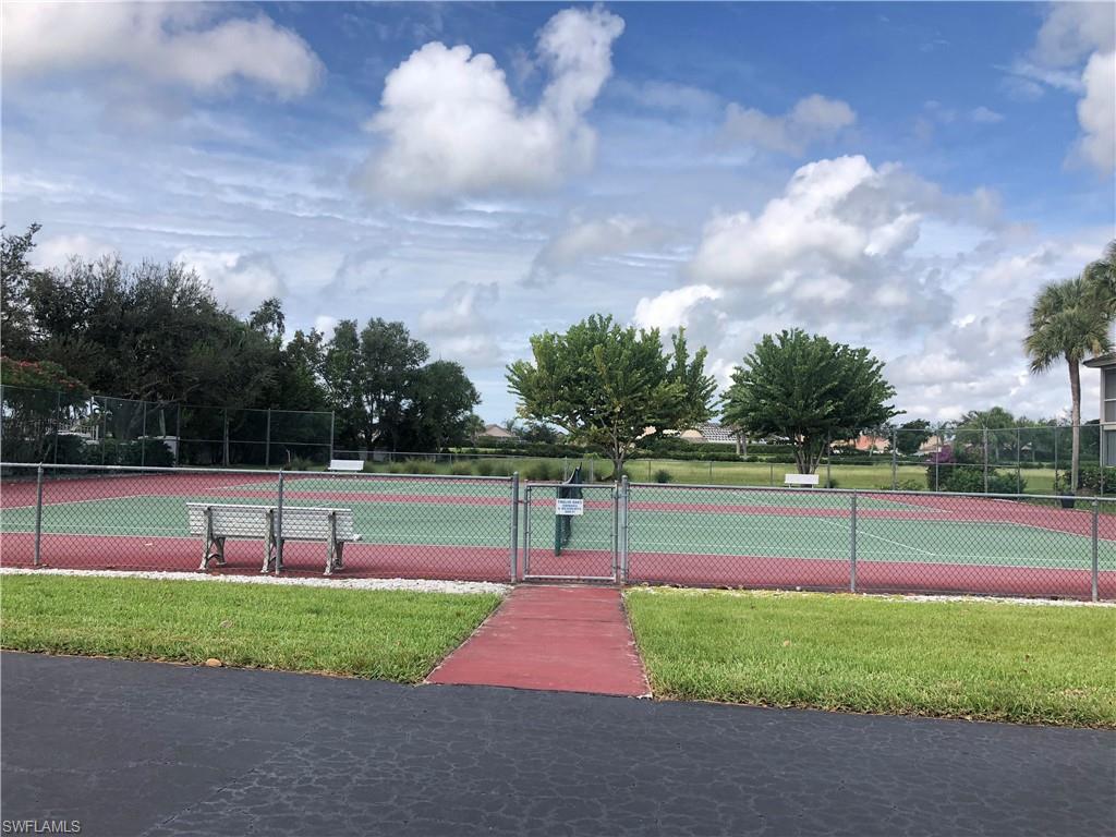 TWELVE OAKS - Residential