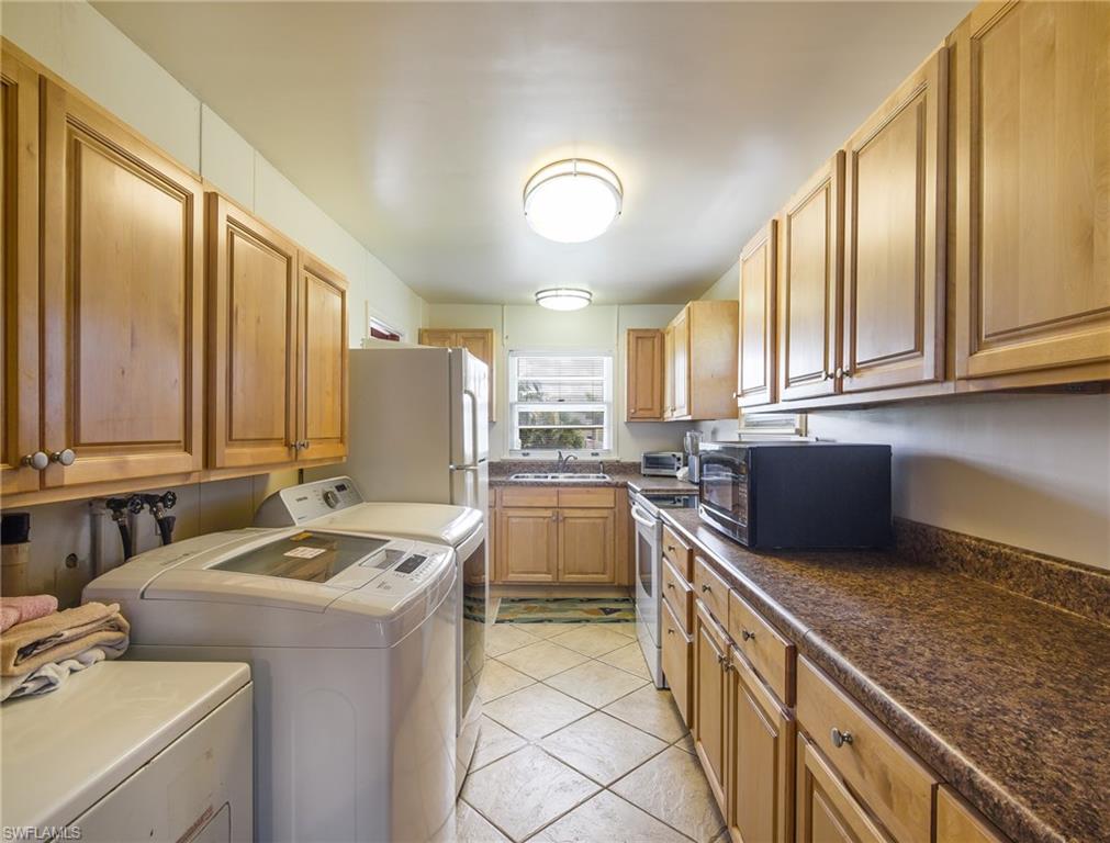 GULF ISLAND MANOR - Residential