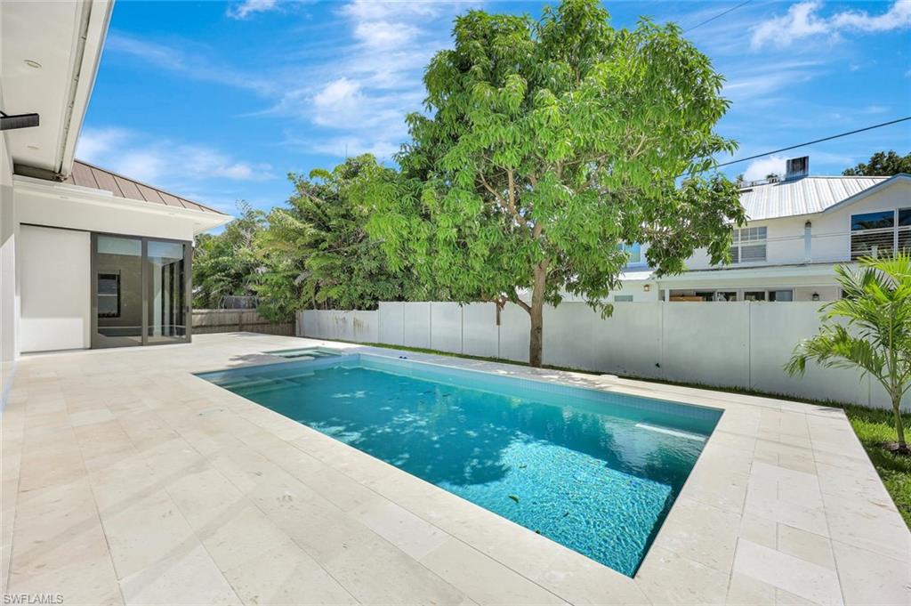 LAKE PARK - Residential