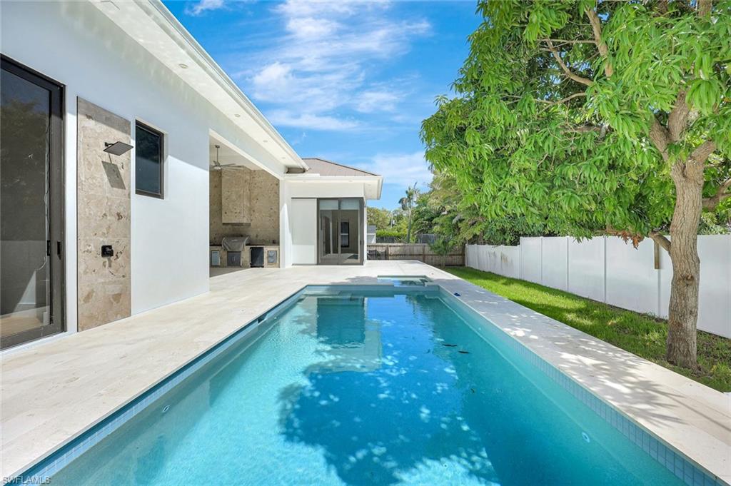 LAKE PARK - Residential