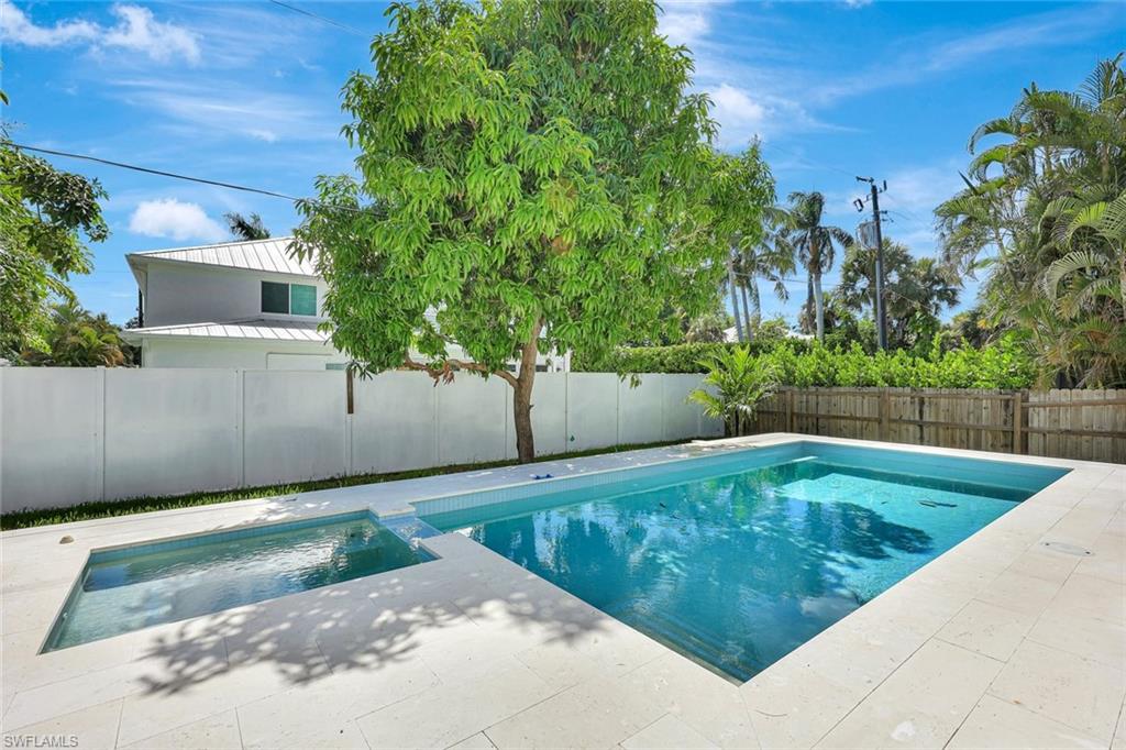 LAKE PARK - Residential