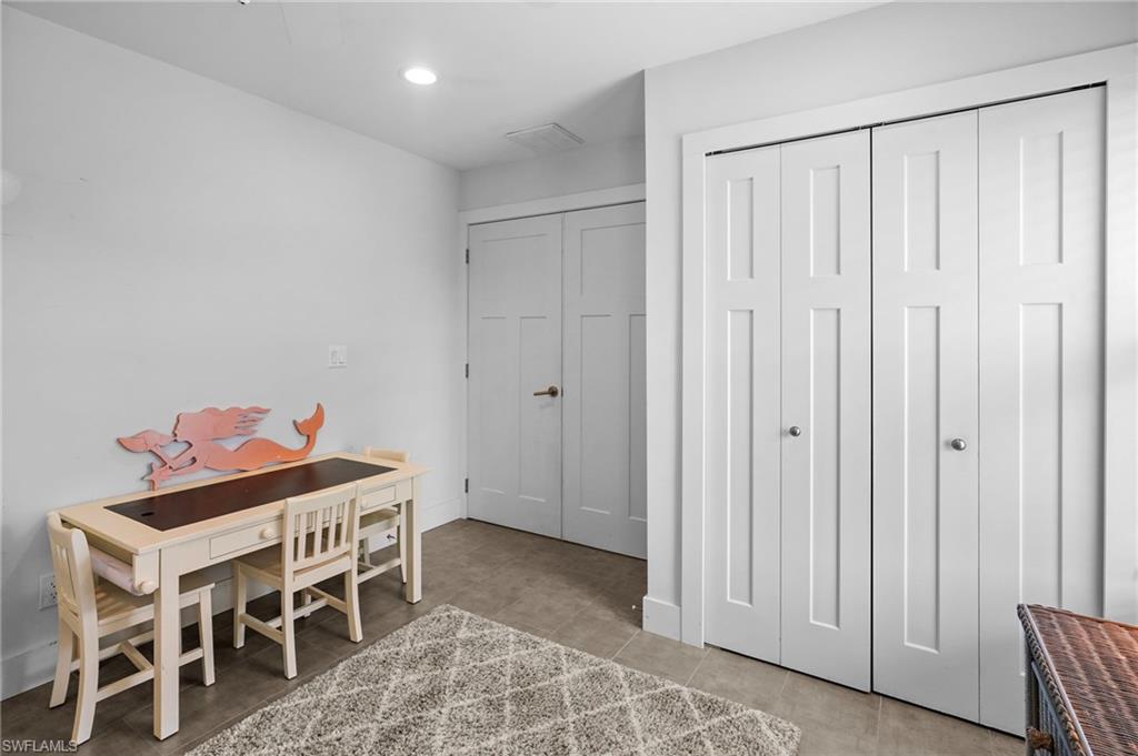 LAKE MUREX - Residential Lease