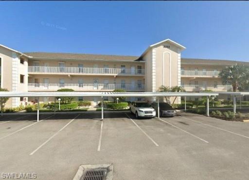 Photo of 3250 Cypress Glen WAY #424, NAPLES, FL 34109 (MLS # 226016943)