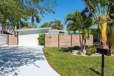 1971 Holiday LN NAPLES FL 34104