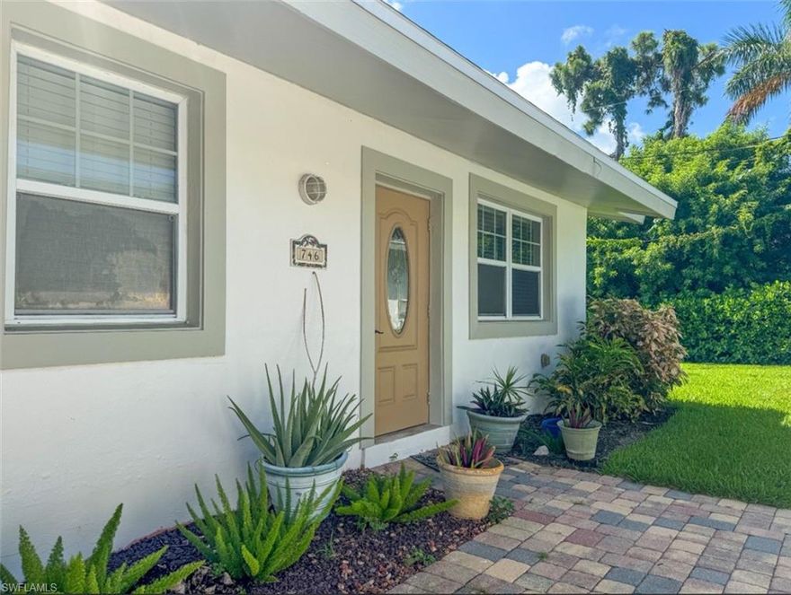 *** 2 BED/1 BATH *** NAPLES PARK *** NO HOA *** ANNUAL / DUPLEX *** CLOSE TO BEACH AND MERCATO SHOPS***This quaint duplex is located in the heart of Naples Park. You will be nestled right in between Vanderbilt Beach and Mercato. From supermarkets to restaurants, all the luxuries for being in one of Naples' hottest zip codes are at your fingertips. Recently updated bathroom, with a brand-new shower and, tile and wainscoting, along with the updated kitchen with granite counter-tops make this 2/1 stand out more than most!

** Pets allowed, with approval, and pet deposit. **

** First month's rent, last month's rent, and security deposit are required prior to Move-In. **

** Easy Move In with NO HOA **
