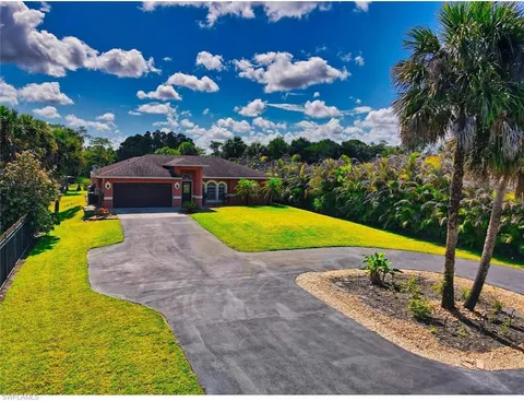 130 13 St SW, Naples, FL 34117 - #: 224078983