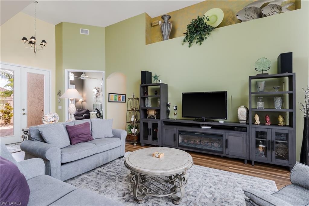 LAKE CLUB VILLAS - Residential Lease