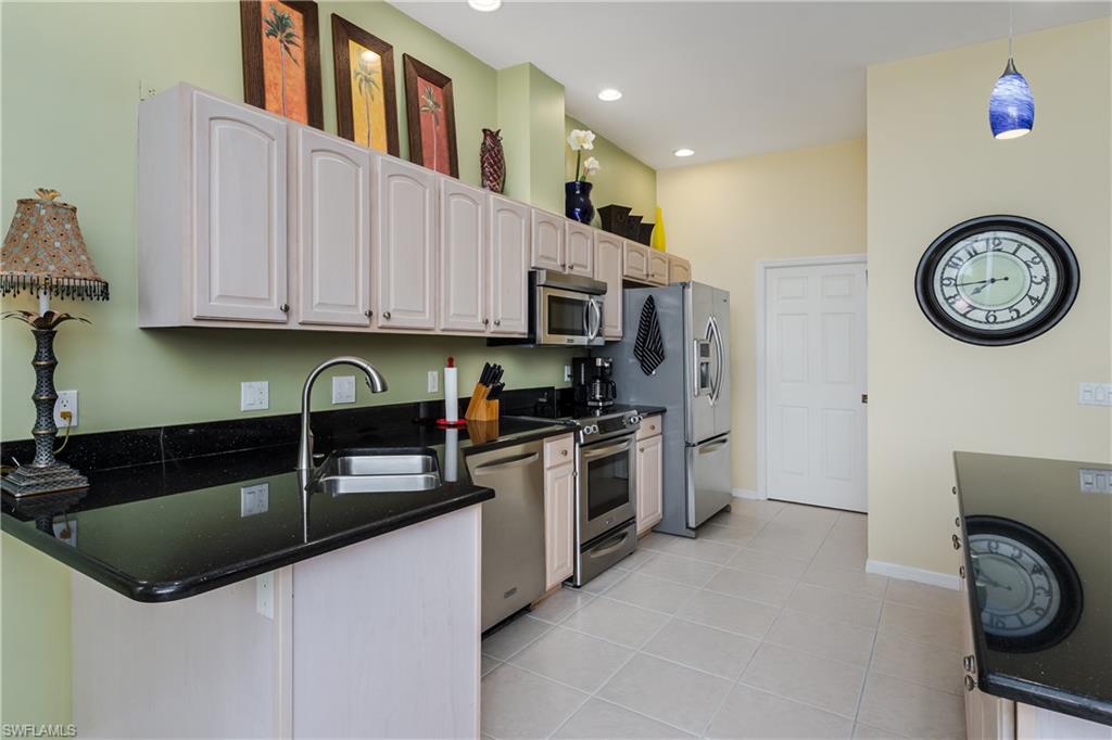 LAKE CLUB VILLAS - Residential Lease