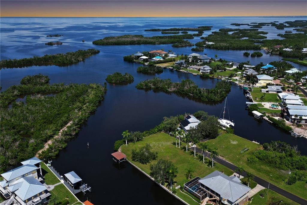 PIRATE HARBOR - Land