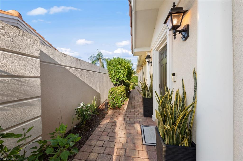 ISLAND WALK - Residential