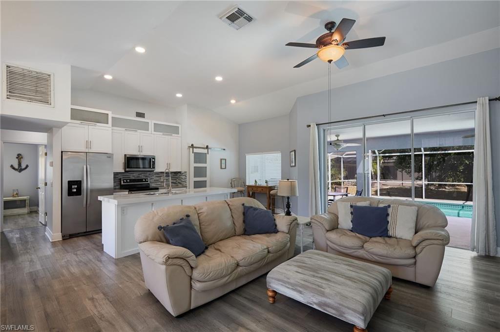 8970 Woodgate Manor CT