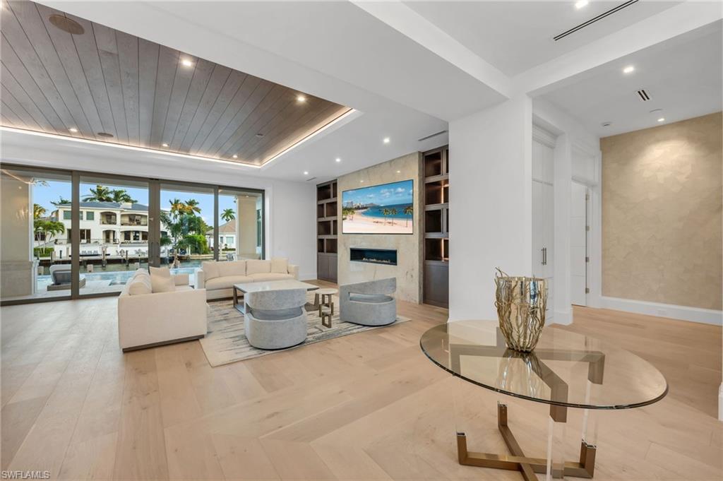 AQUALANE SHORES - Residential