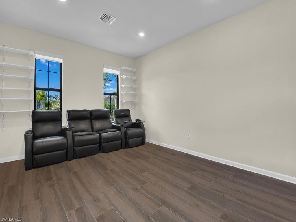 HAMPTON LAKES - Residential