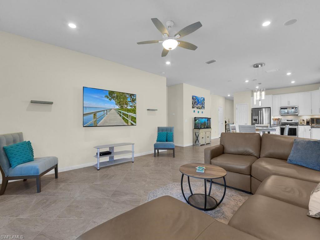 HAMPTON LAKES - Residential