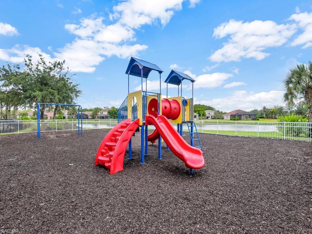 HAMPTON LAKES - Residential