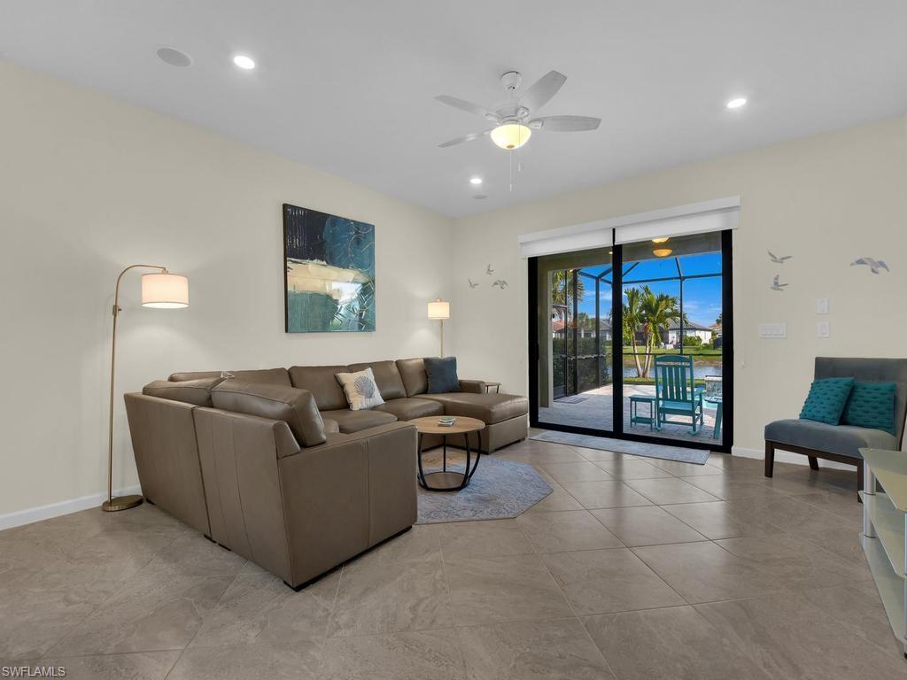 HAMPTON LAKES - Residential