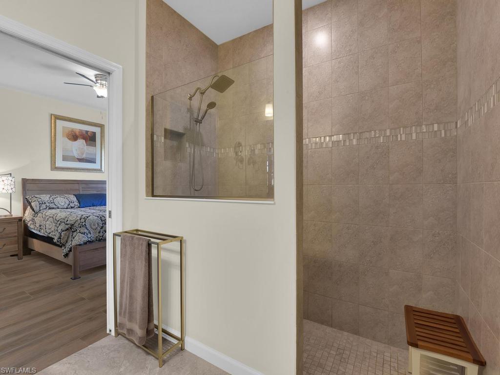 HAMPTON LAKES - Residential