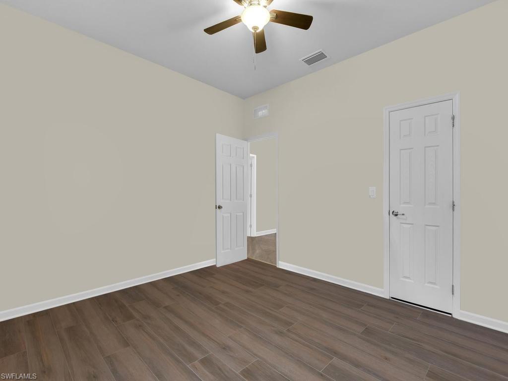 HAMPTON LAKES - Residential