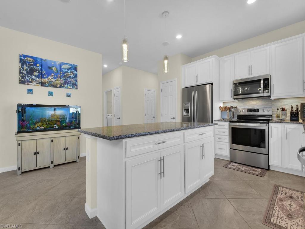 HAMPTON LAKES - Residential