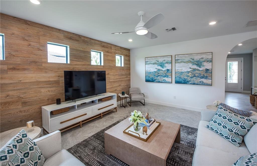 COUNTRY CLUB - Residential