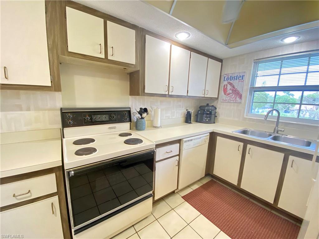 FOXMOOR CONDO - Residential