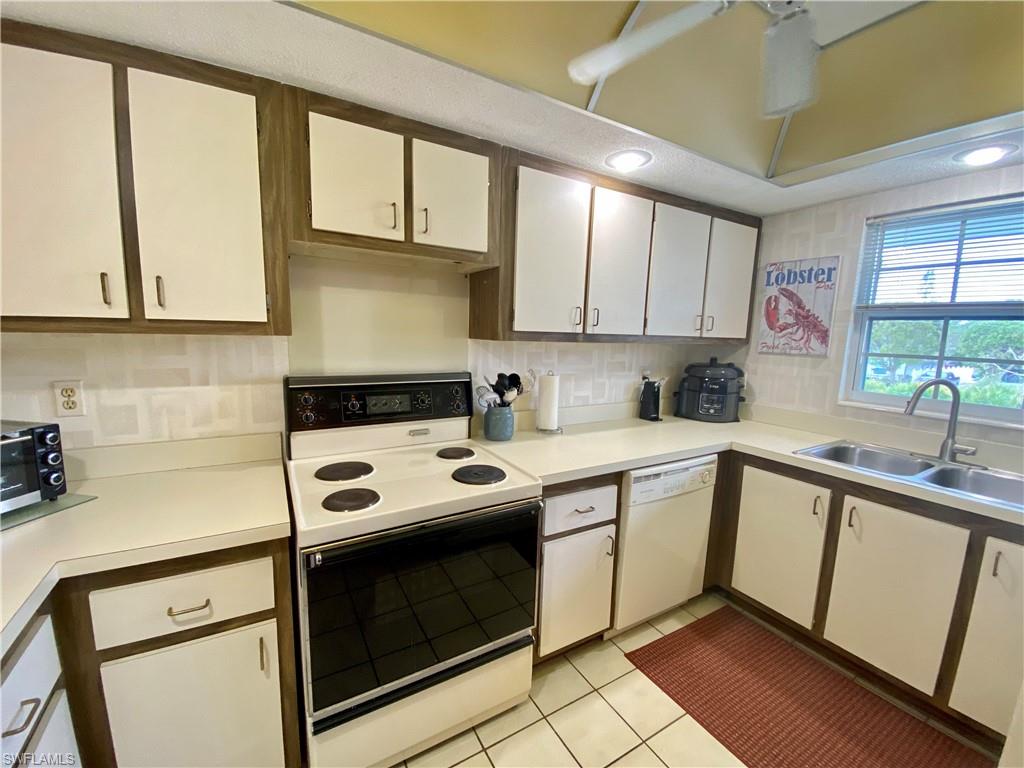 FOXMOOR CONDO - Residential