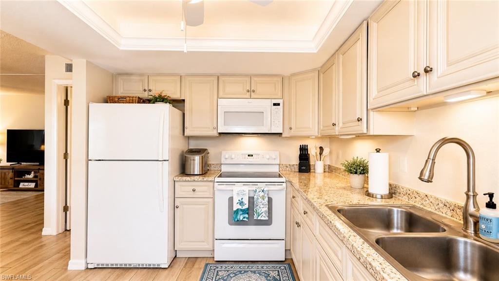 SEVEN LAKES - Residential