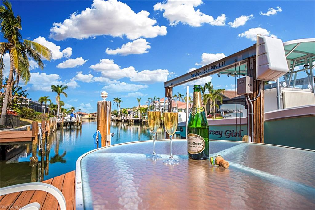 MARCO BEACH - Residential