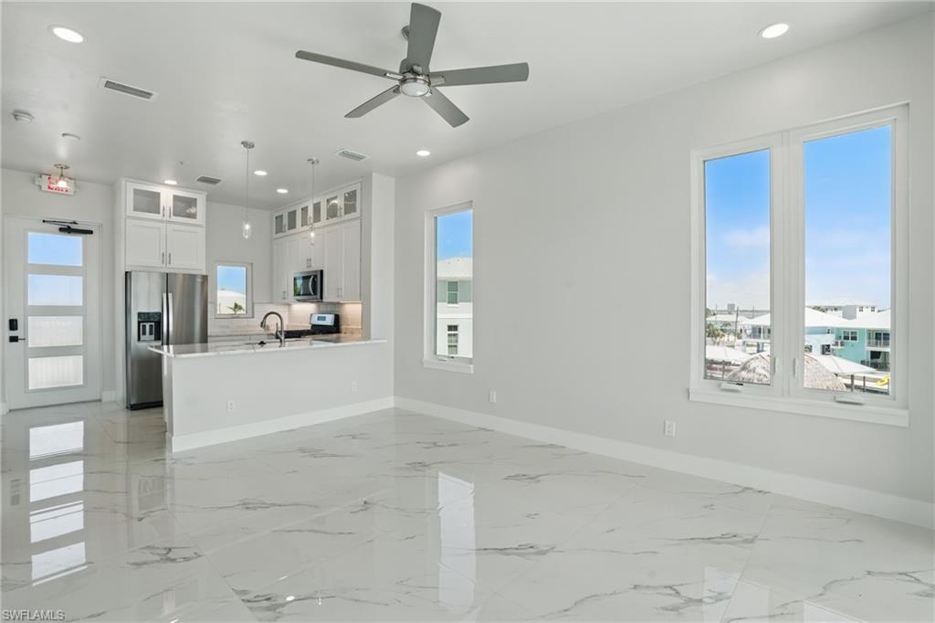 ISLAND SHORES - Residential