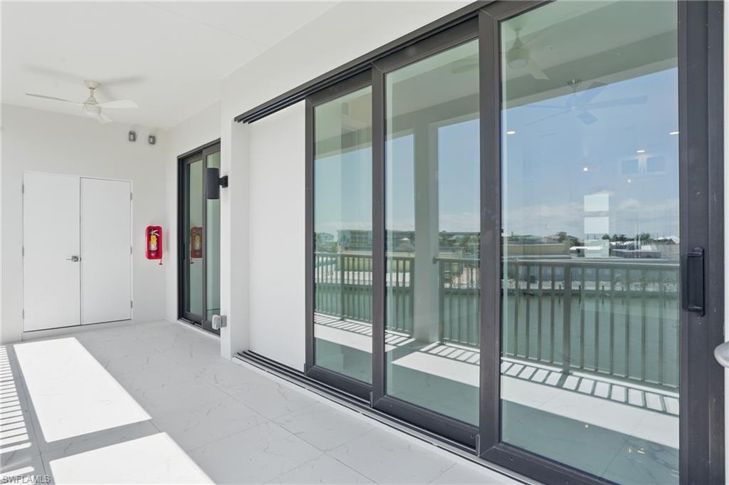 ISLAND SHORES - Residential