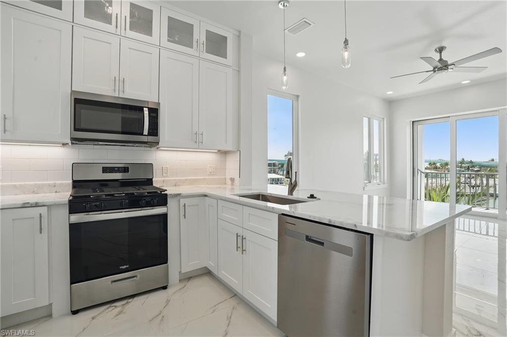 ISLAND SHORES - Residential