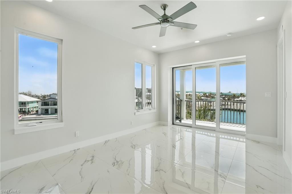 ISLAND SHORES - Residential