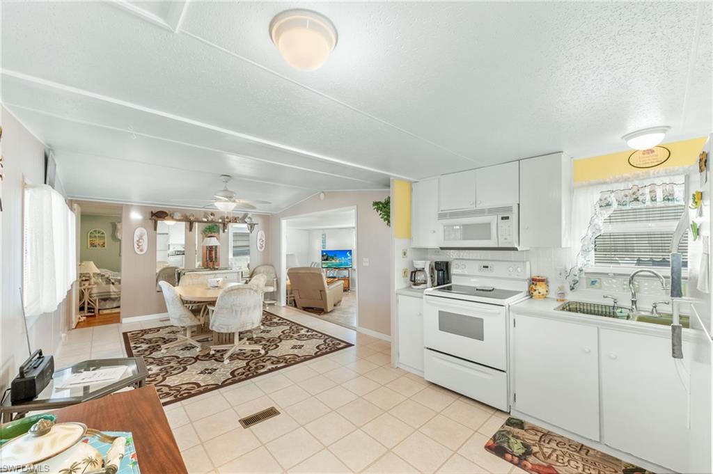 RIVIERA COLONY - Residential