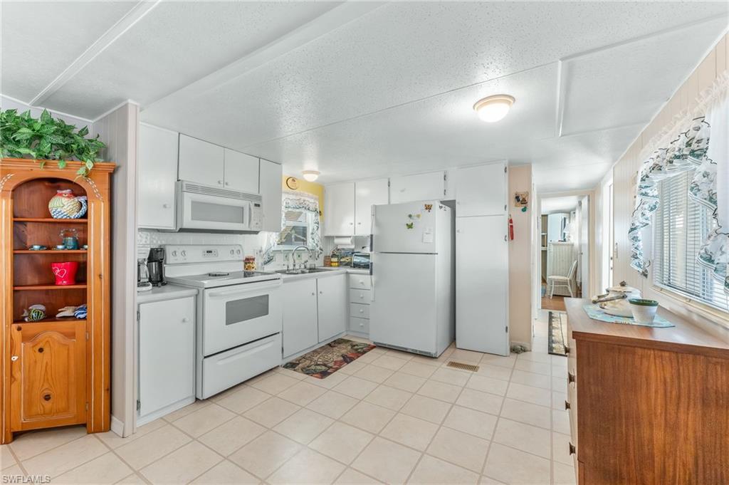 RIVIERA COLONY - Residential