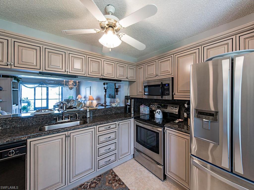 DEAUVILLE LAKE CLUB - Residential