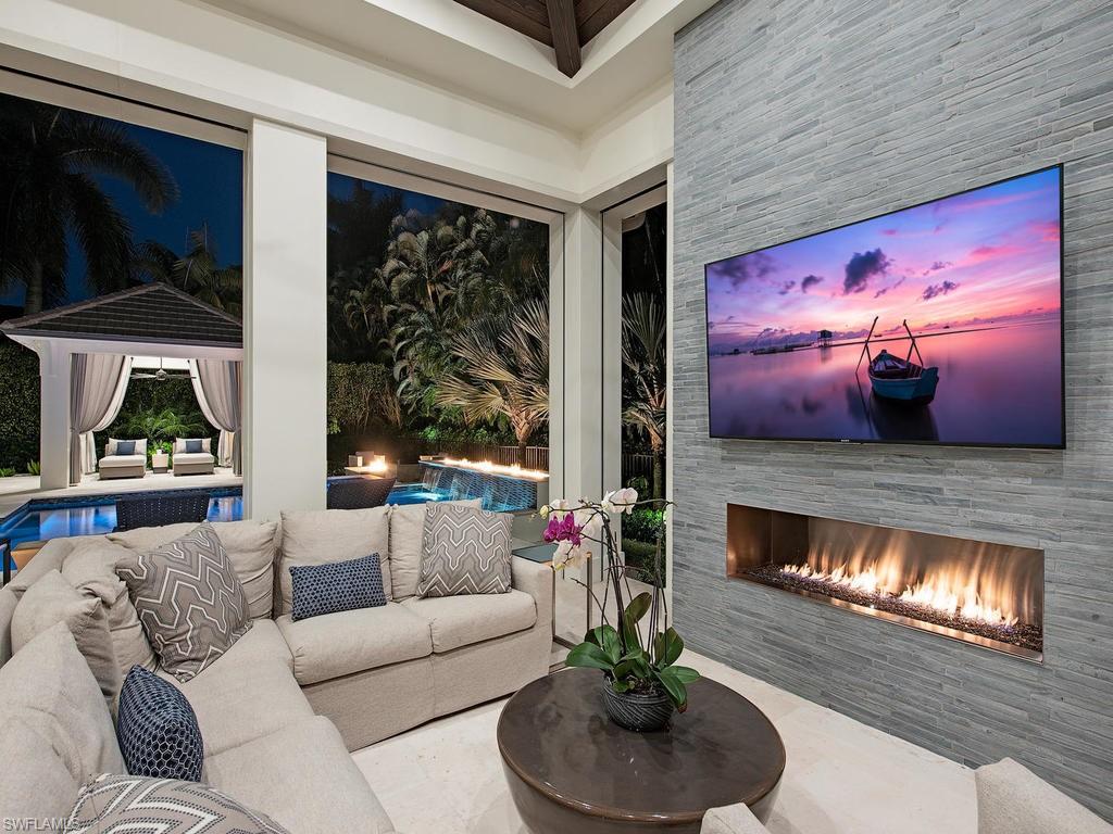 MOORINGS - Residential