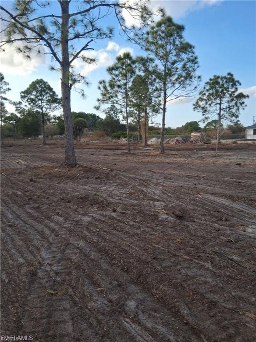 Build-Ready 1.25-Acre Lot in Montura Ranch Estates

Great opportunity to own a fully cleared 1.25-acre lot located at 650 N Utopia Street, Clewiston, in the desirable Montura Ranch Estates community.

Measuring 165 ft x 330 ft, this spacious residential property offers ample room to build your custom home, enjoy outdoor living, and allow for future expansion.

The lot features two installed culverts, providing convenient access and proper drainage.

A survey is available, helping streamline your planning and building process.

Enjoy the privacy, space, and flexibility that Montura Ranch Estates offers, while still being within reach of nearby amenities.

Whether you’re looking to build your primary residence or invest in land, this property is a great opportunity in a growing area.