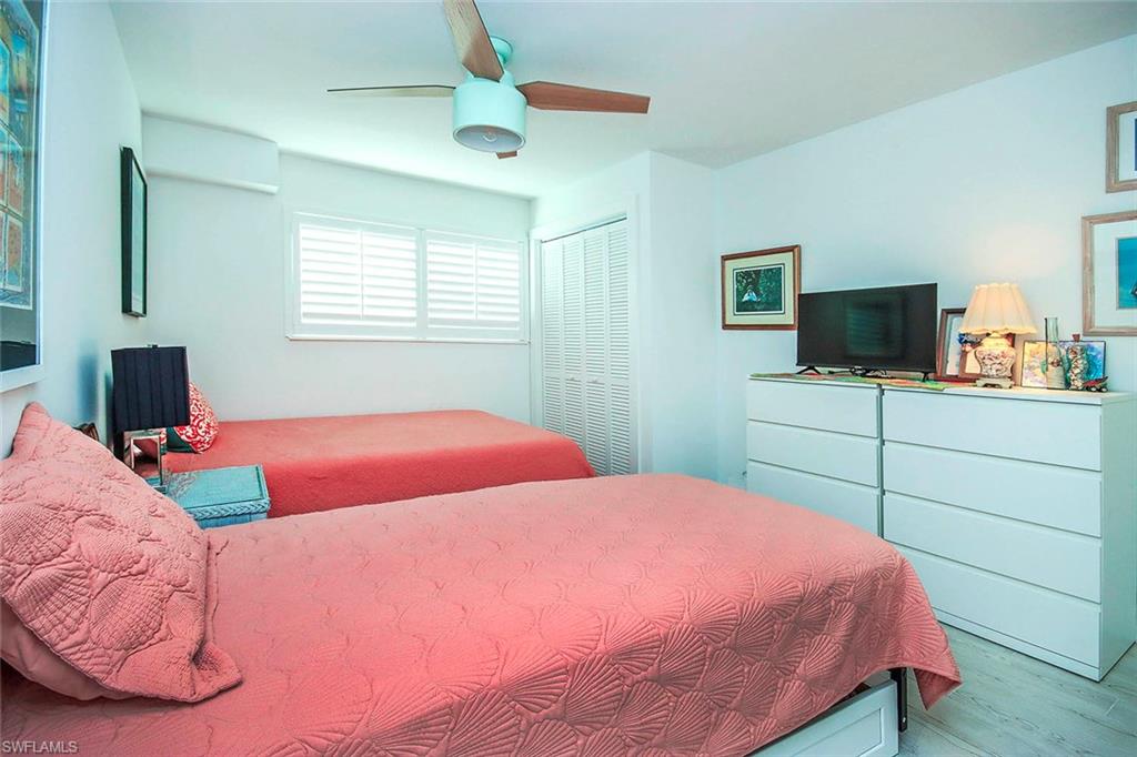 CAPTAINS WALK - Residential
