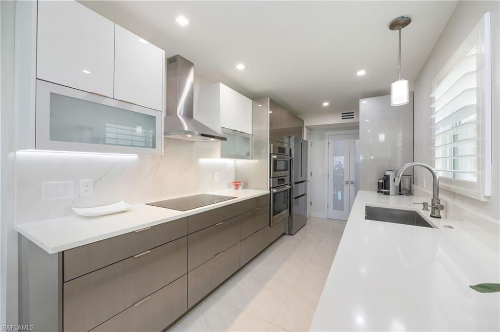 3070 Gulf Shore BLVD N 105
