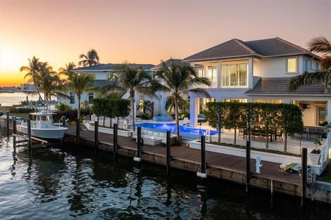 1660 Dolphin CT NAPLES FL 34102