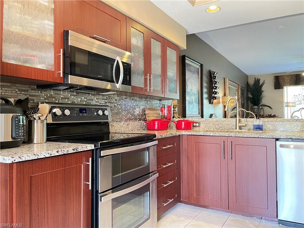 OLDE HICKORY GOLF & COUNTRY CLUB - Residential