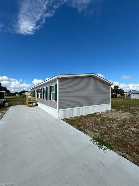 A home in MOORE HAVEN