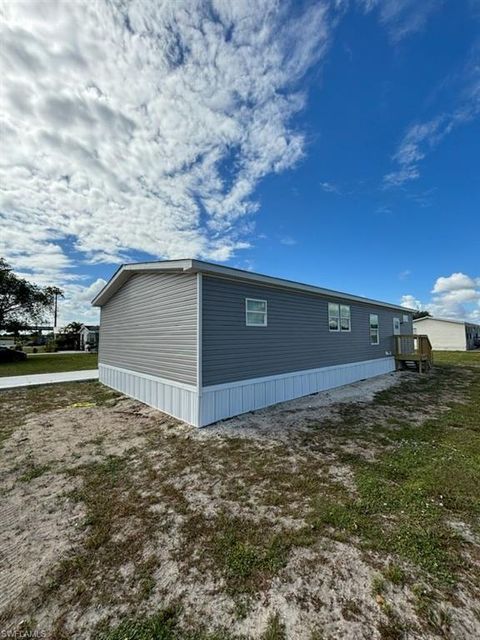 A home in MOORE HAVEN