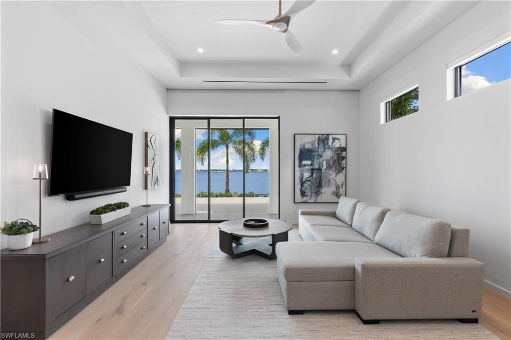 EDGEWATER - Residential